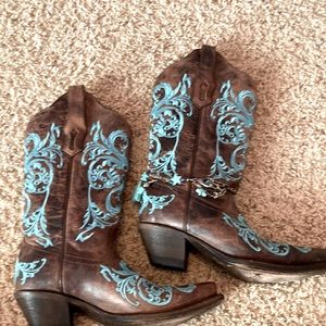 Corral Boots with turquoise charm chain (removable)